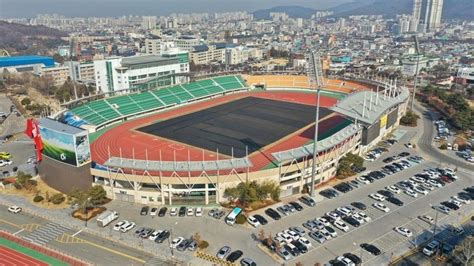 안산 그리너스 대 청주: 축구와 문화의 교차로